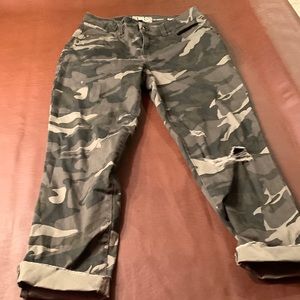 Rewash brand army print5/27. Classic rise. NWOT